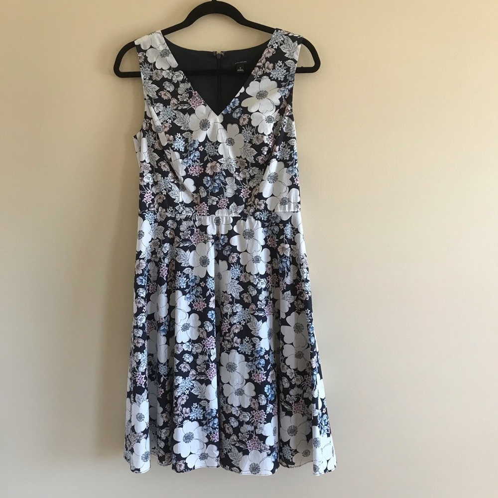 New Ann Taylor V neck Floral Fit and Flare Dress 8